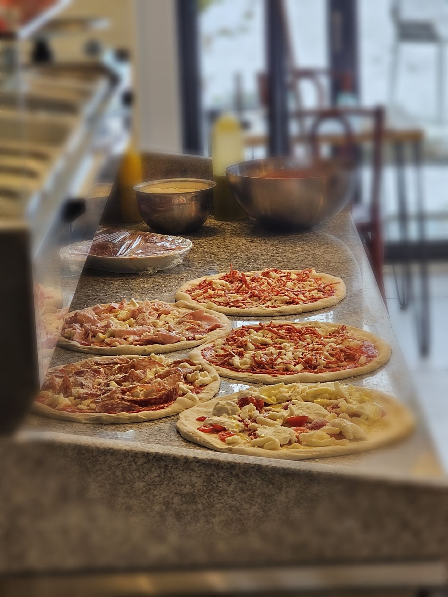 Pizzazubereitung bei Antica Napoli